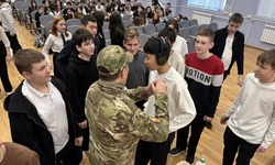 В лиманских школах прошёл урок мужества с бойцом СВО